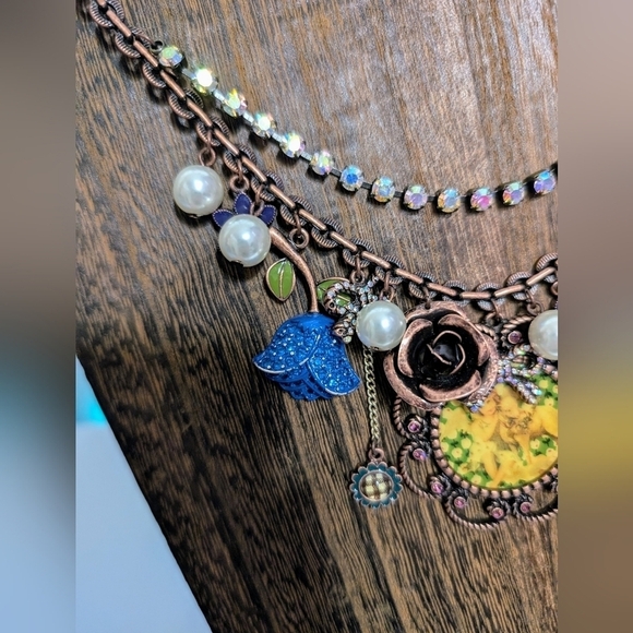 Rare vintage Betsy Johnson cherub girl lamb charm necklace copper tone - Picture 4 of 9